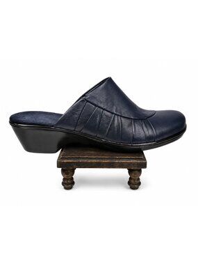 Clark's Bendable Super Soft Leather Navy Blue Low Heel Mule, Sz 8, EUC